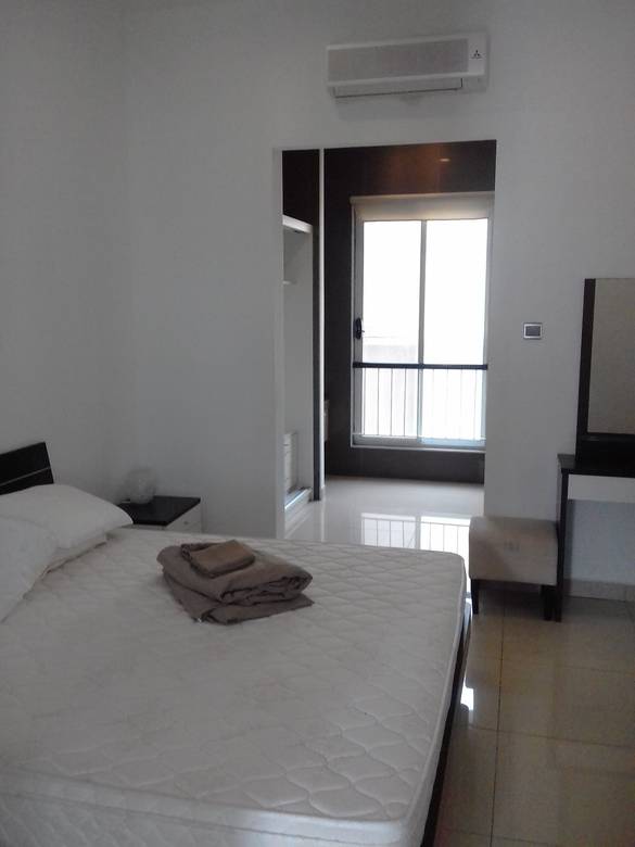 K4,500 Flat