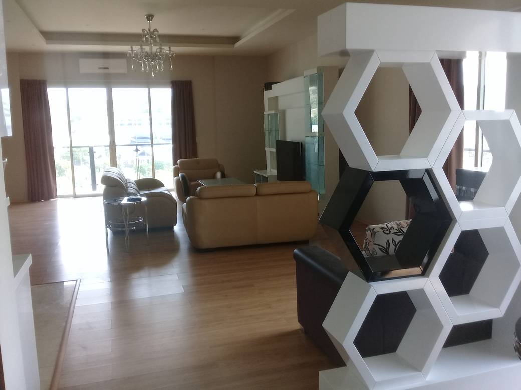 K4,500 Flat