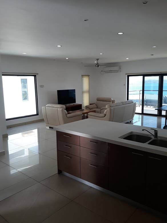 Townhouse For Rent with 4 Parking Space