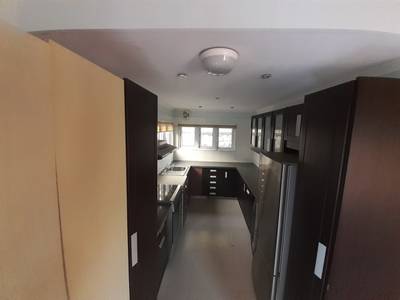 Townhouse For Rent with 2 Parking Space