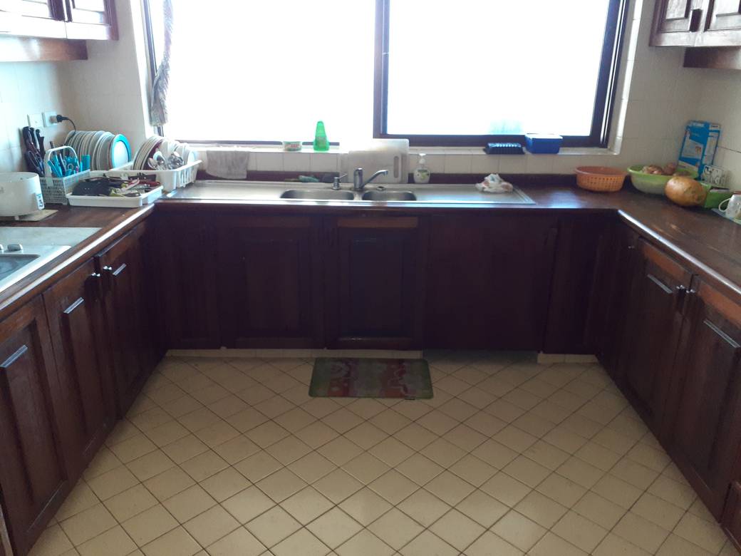Apartment For Rent with 4 Parking Space