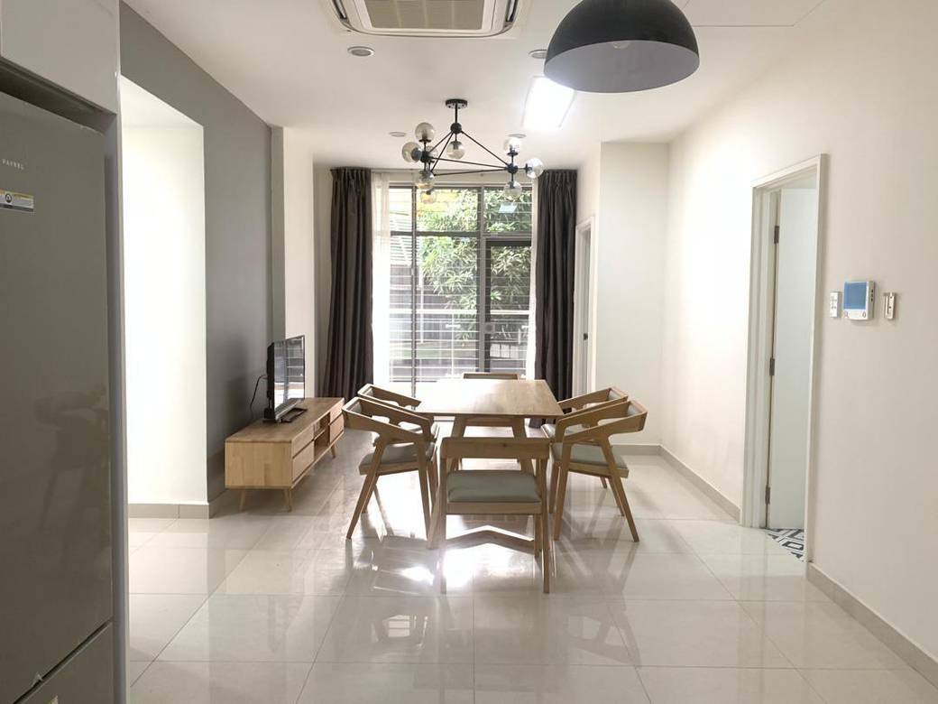 K4,000 Flat