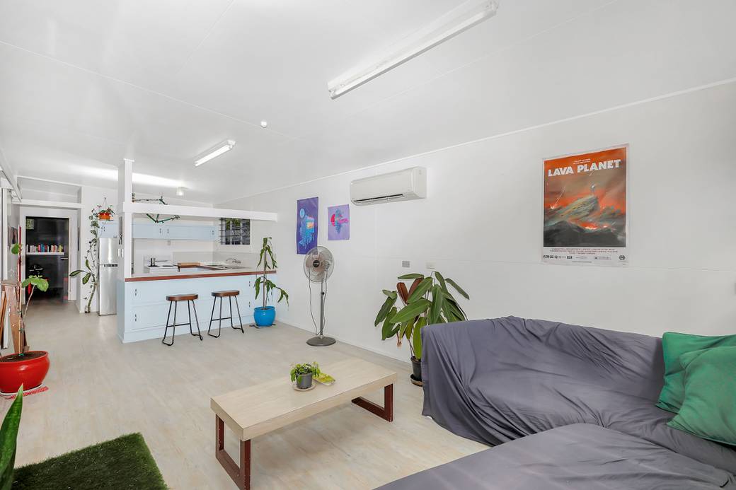 House and lot Bilong Salim in 27 Saw Street, MACHANS BEACH, Cairns & District, 4878, QLD