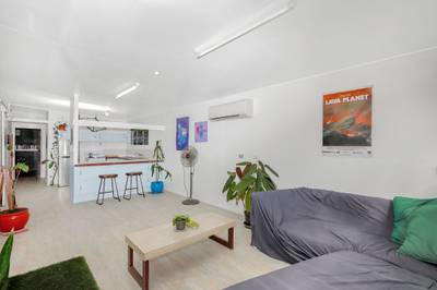 House and lot Bilong Salim in 27 Saw Street, MACHANS BEACH, Cairns & District, 4878, QLD