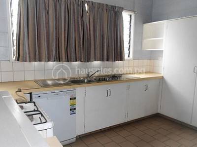 Townhouse Bilong Rentim with 4 Parking Space