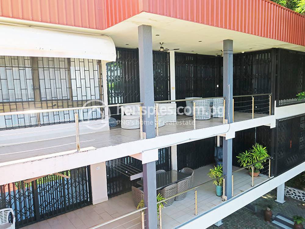 Town House and lot For Sale in Town
