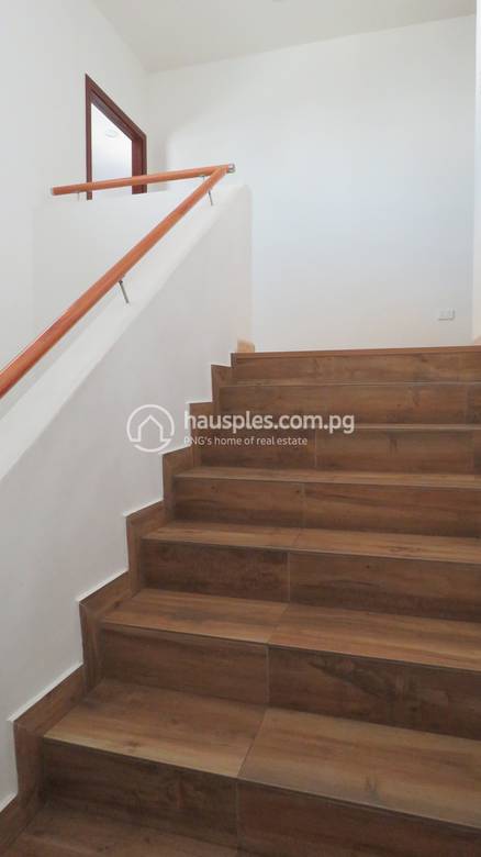 Townhouse For Rent with 5 Parking Space