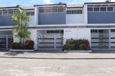 Townhouse Bilong Rentim with 3 Parking Space