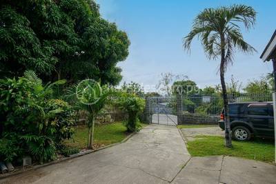 House and lot Bilong Salim with 3 Parking Space