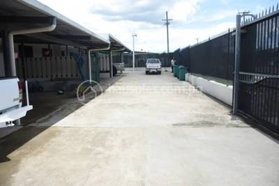 1,090 sqm Land Size Block of Units For Sale