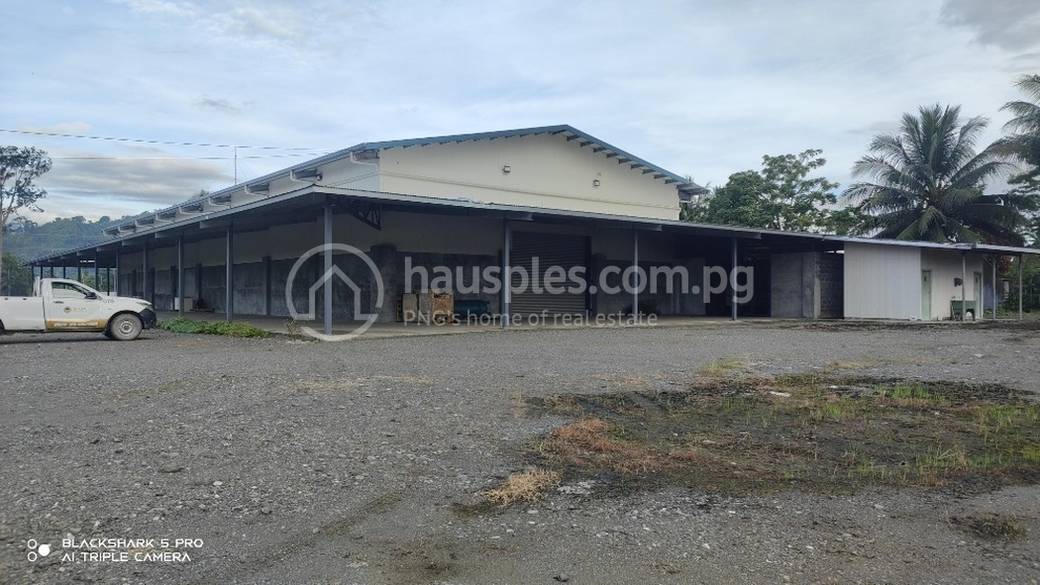 10,000 sqm Land Size Werhaus Bilong Rentim