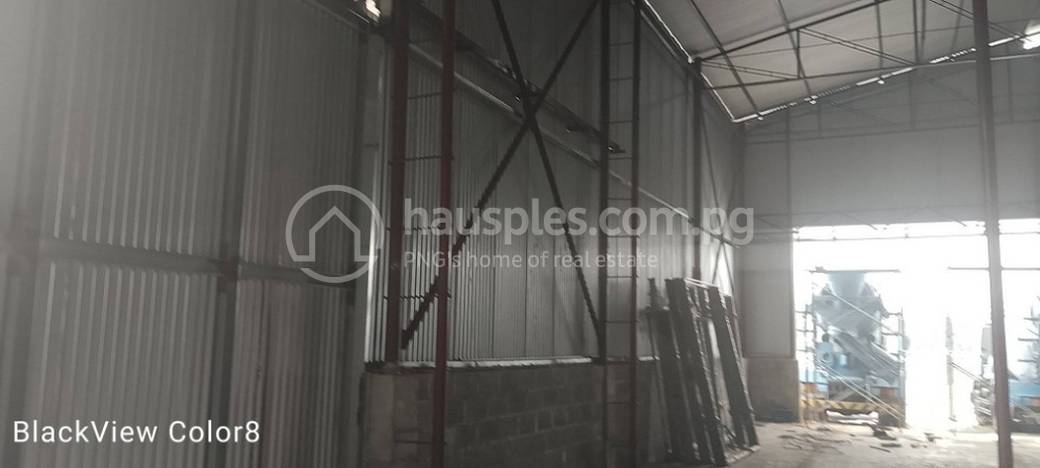 Werhaus Bilong Rentim with 8 Parking Space