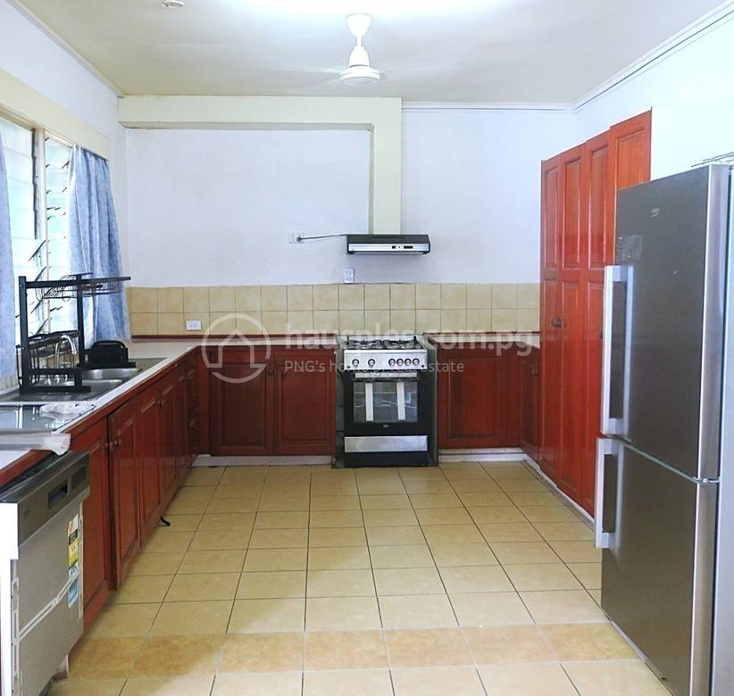 Townhouse Bilong Rentim with 2 Parking Space