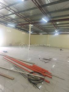 Warehouse For Rent with 50 Parking Space