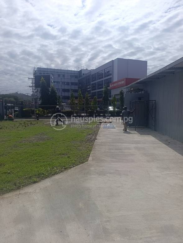 Warehouse For Rent with 10 Parking Space