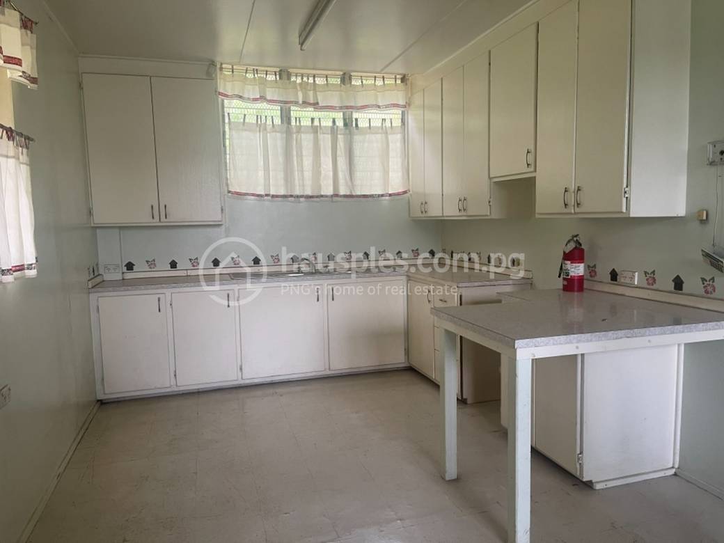 250 sqm Living Size House and lot For Rent in Goroka