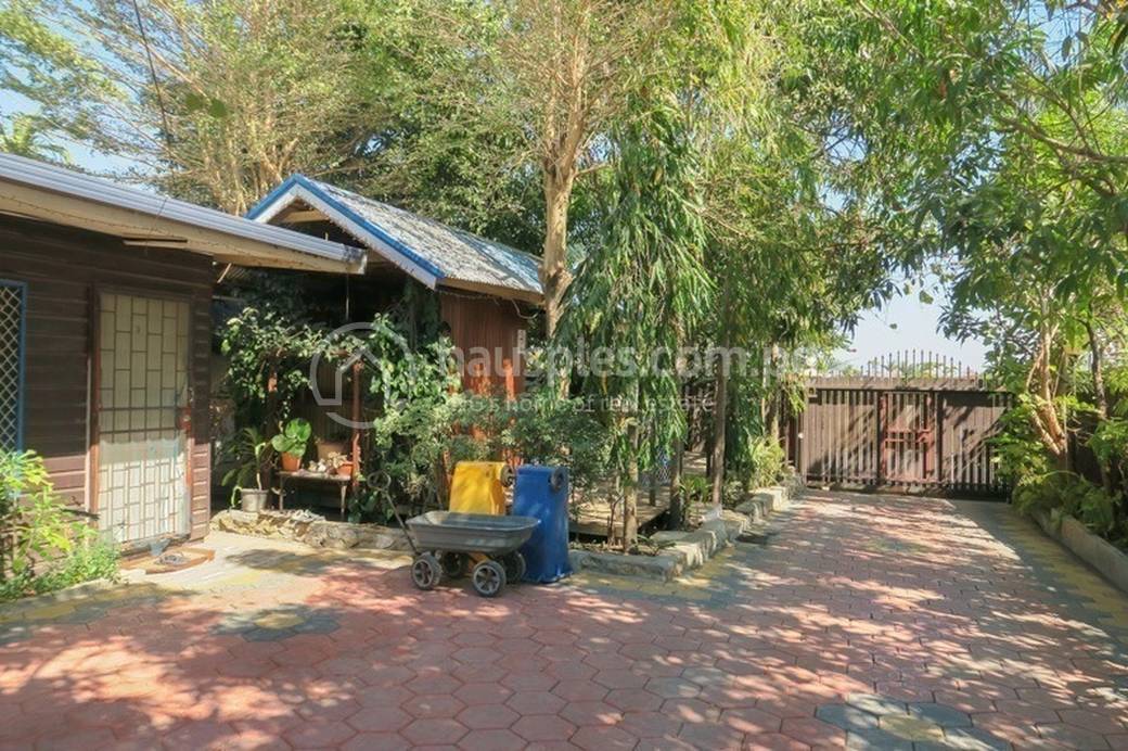 Block of Units For Sale with 5 Parking Space