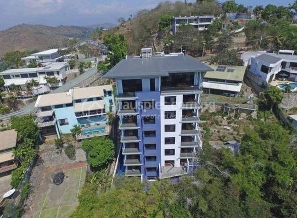 FOR LEASE: EXECUTIVE 3 BEDROOM APARTMENT IN TOWN ( OB 405 )