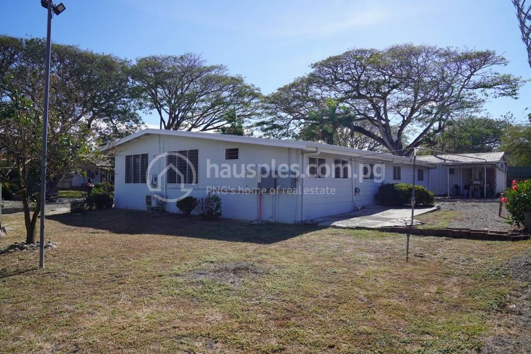2,756 sqm Land Size Block of Units For Sale