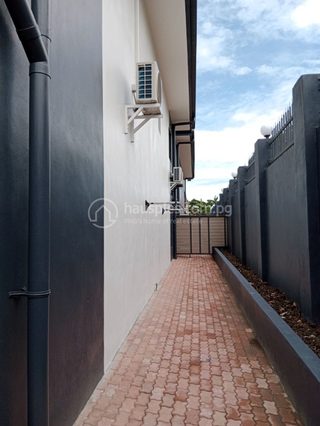 residential Apartment for rent ใน Boroko รหัส 29555 57