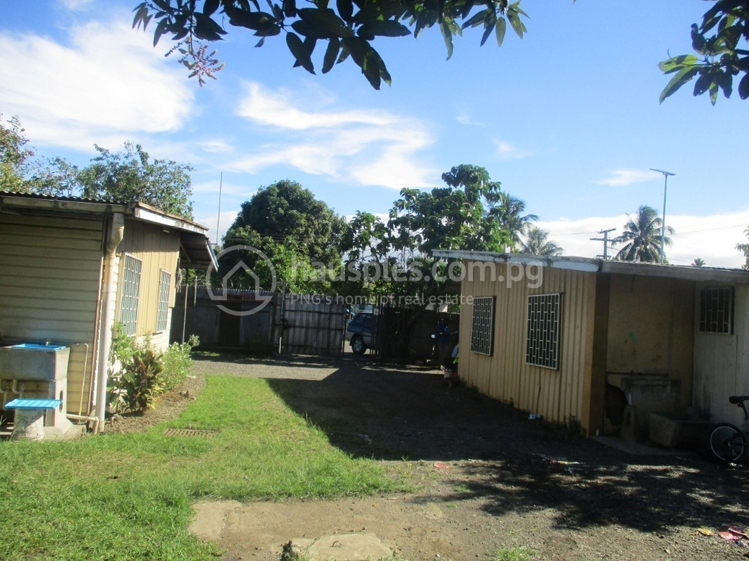 residential BlockOfUnits for rent ใน Lae รหัส 30070 2