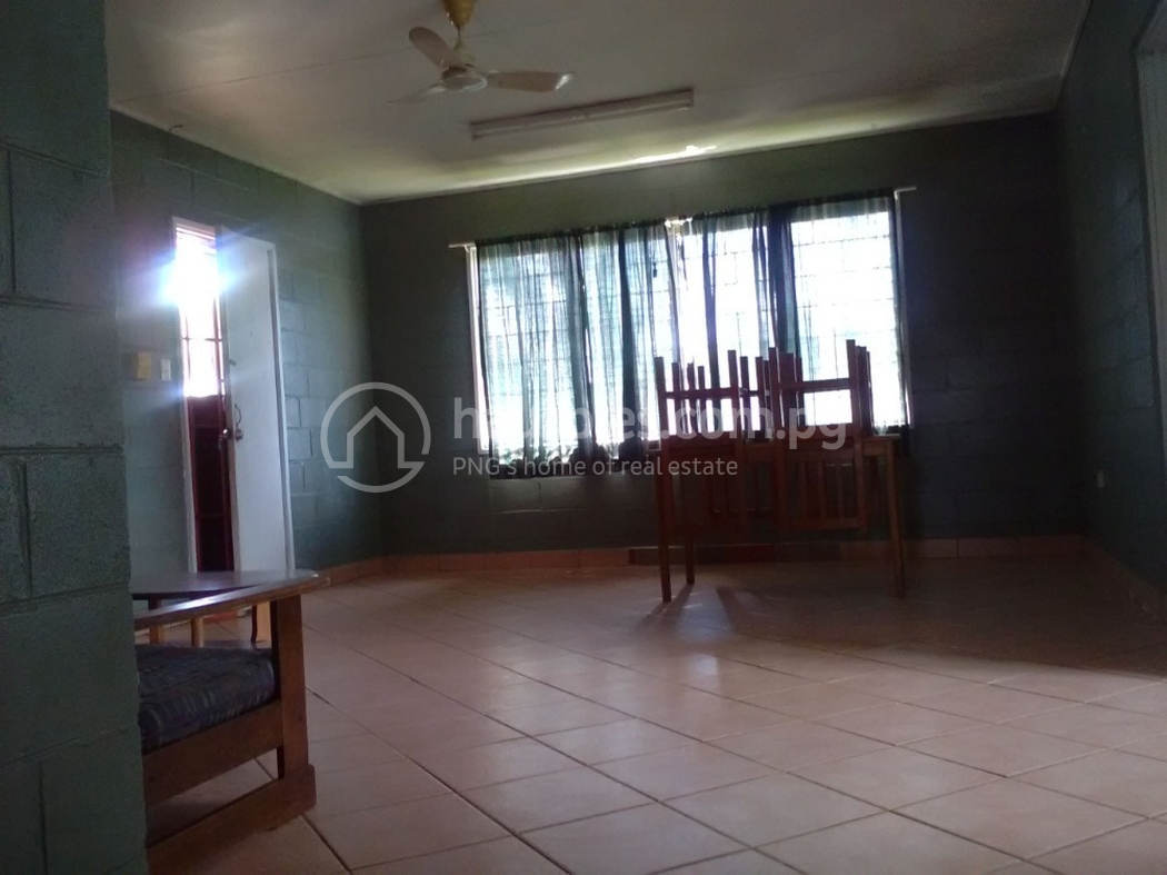 residential BlockOfUnits for rent ใน Lae รหัส 30155 2