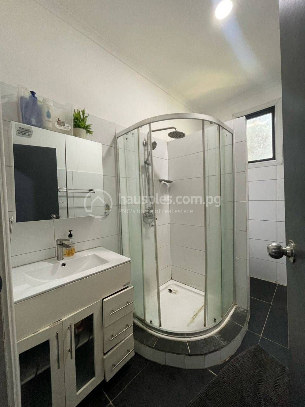 residential DuplexSemi-detached for sale ใน 4 Mile รหัส 31003 1