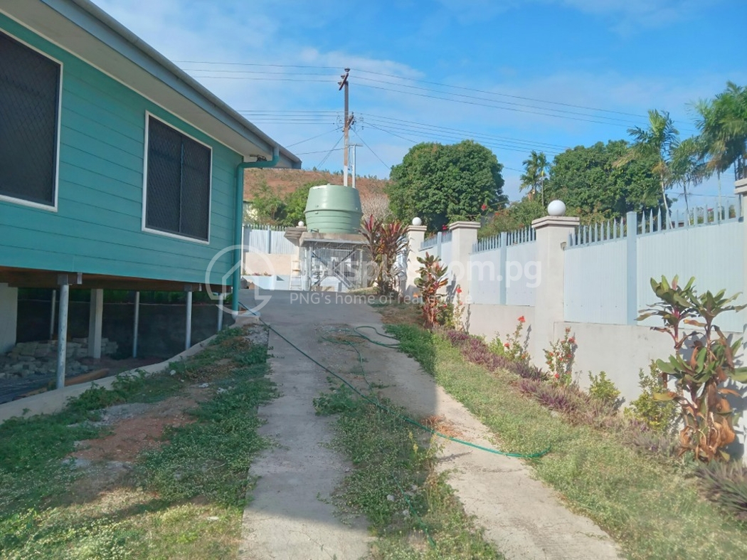 residential DuplexSemi-detached for sale ใน Gerehu รหัส 31071 6