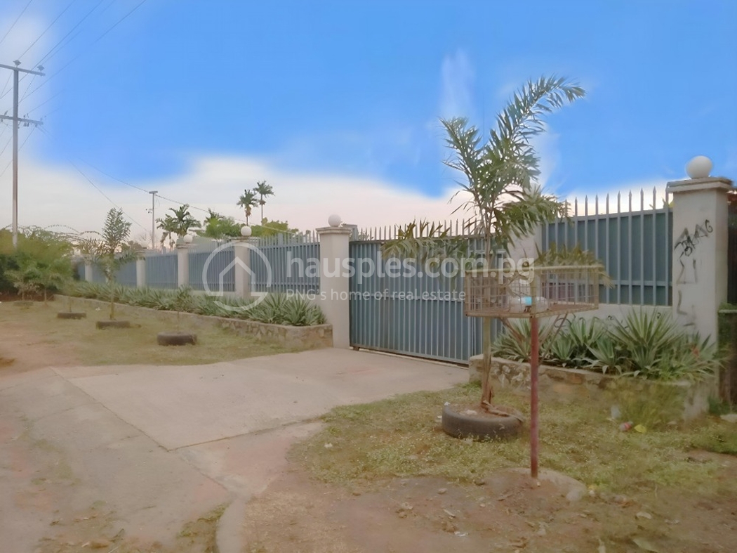 residential DuplexSemi-detached for sale ใน Gerehu รหัส 31071 17
