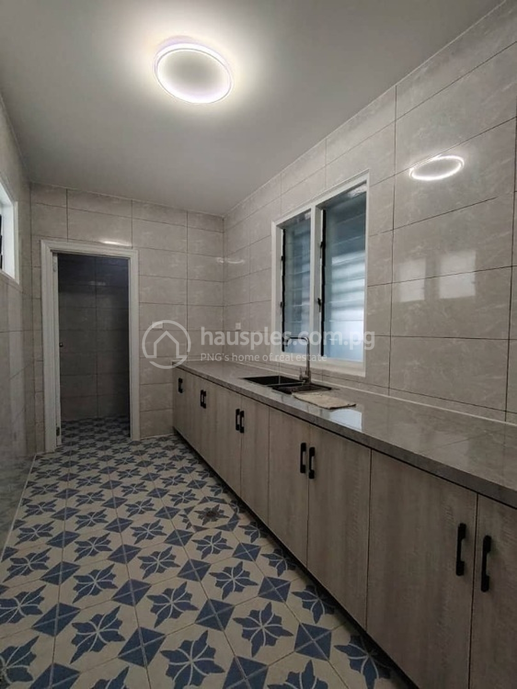 residential DuplexSemi-detached for sale ใน 6 Mile รหัส 31183 9