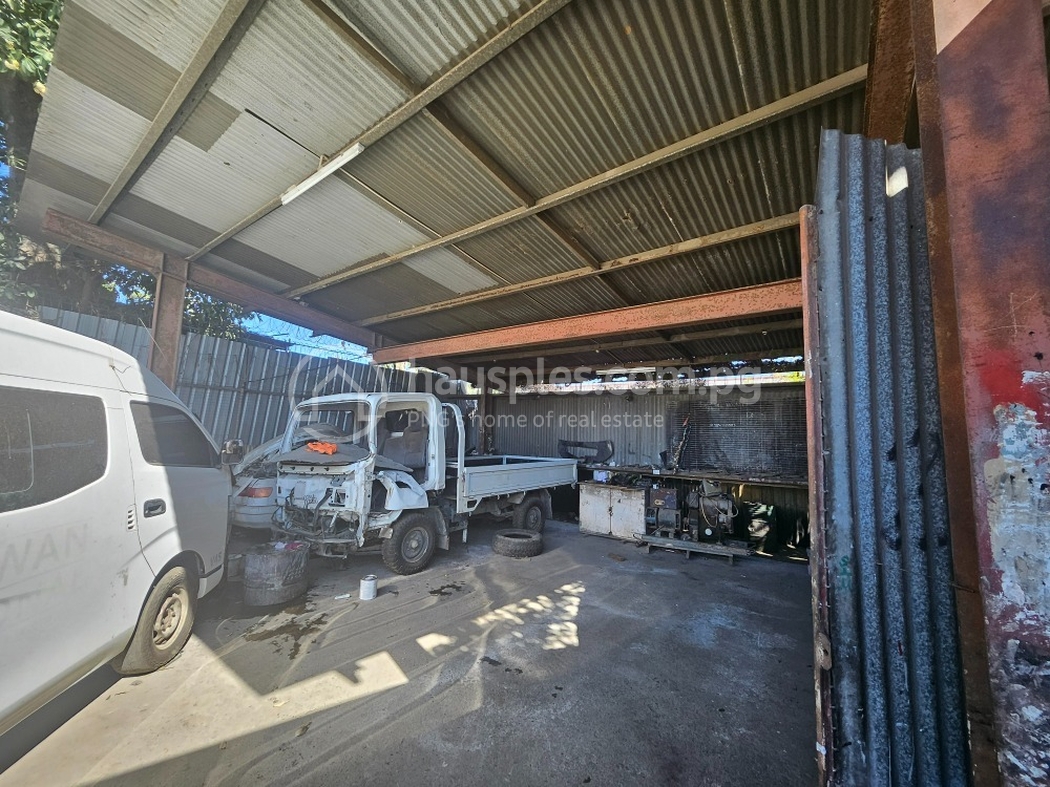 commercial Warehouse for sale ใน Gordons รหัส 31168 6