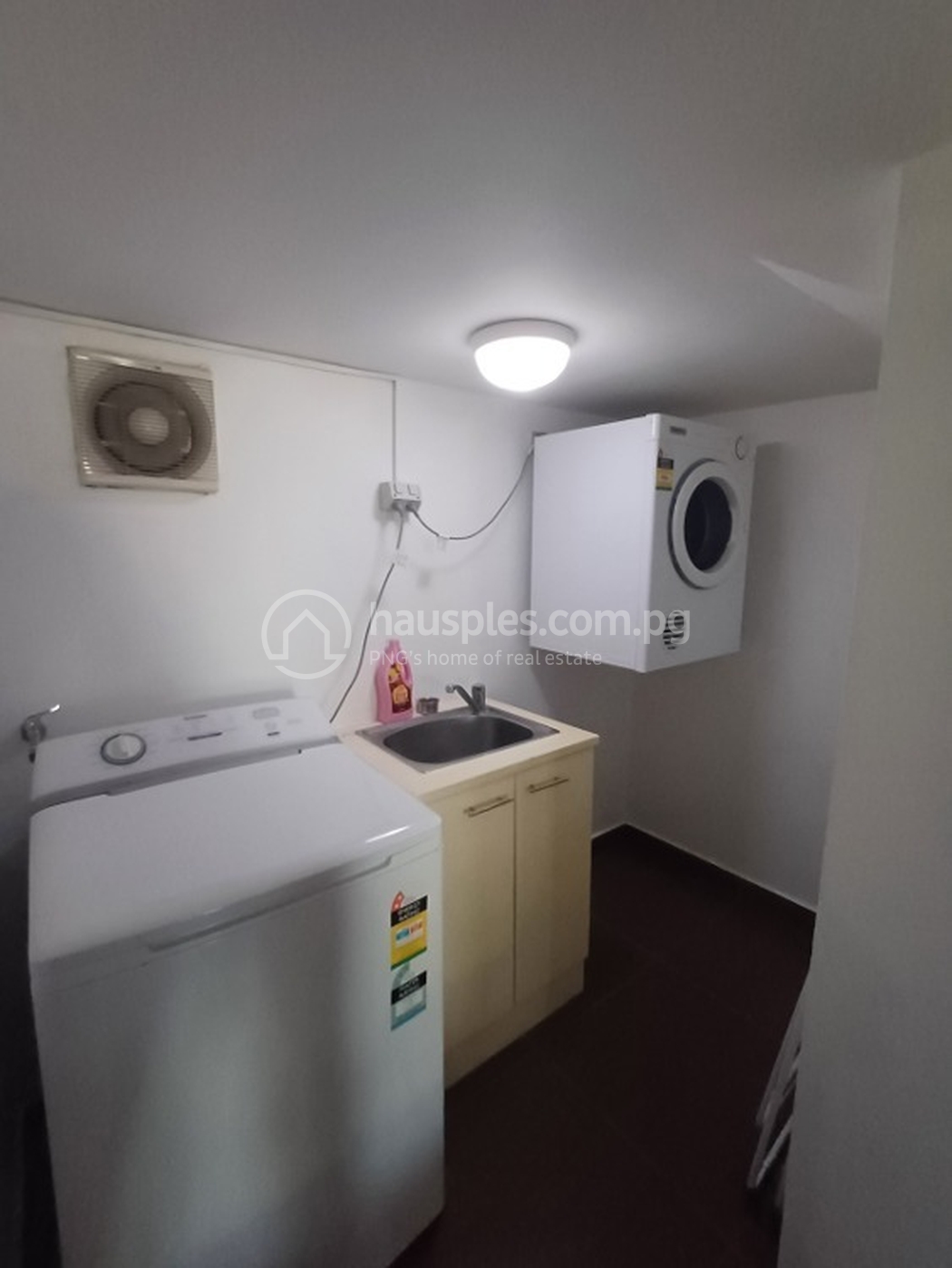 residential BlockOfUnits for rent ใน Town รหัส 31198 23