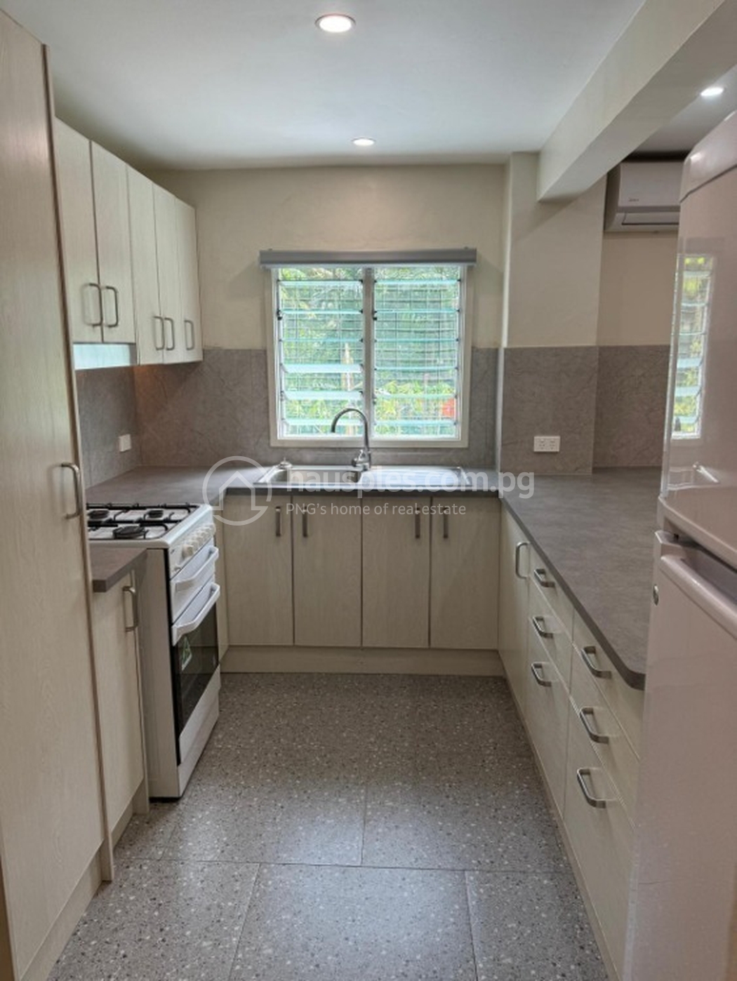 residential BlockOfUnits for rent ใน 5 mile รหัส 31333 4