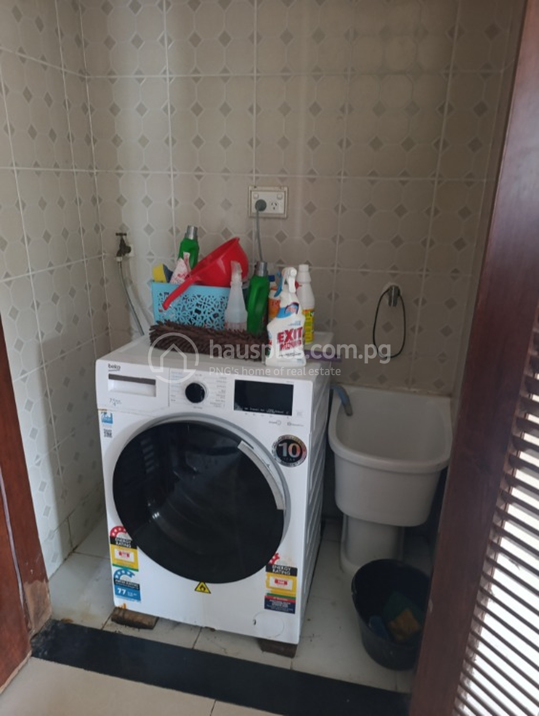 residential BlockOfUnits for sale ใน 7 mile รหัส 31650 6