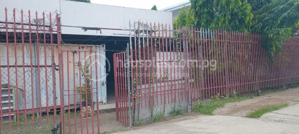 commercial Retail for rent ใน Gordons รหัส 31900 2