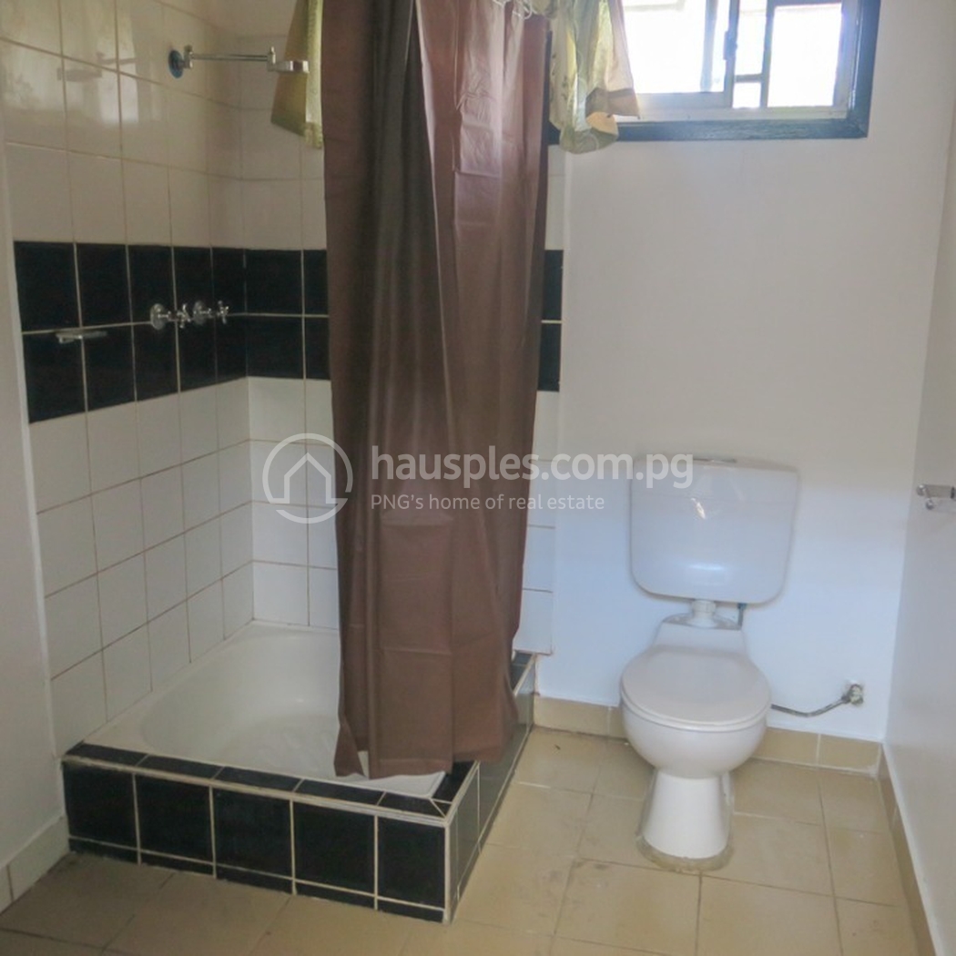 residential BlockOfUnits for rent ใน Boroko รหัส 31983 17