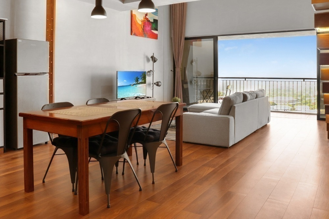Experience Luxury Living at the Bucida Loft with Stunning City and Mountain Views